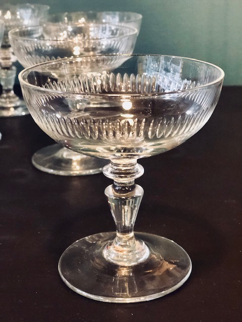 10 coupes à champagne en verre ancien 19ème