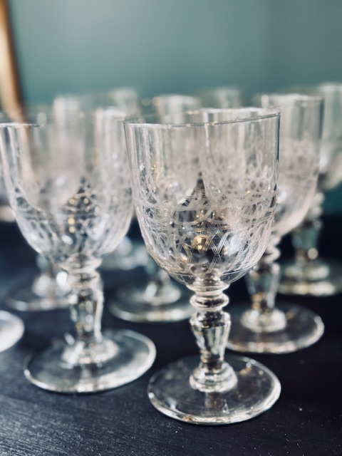 10 verres à vin blanc gravés