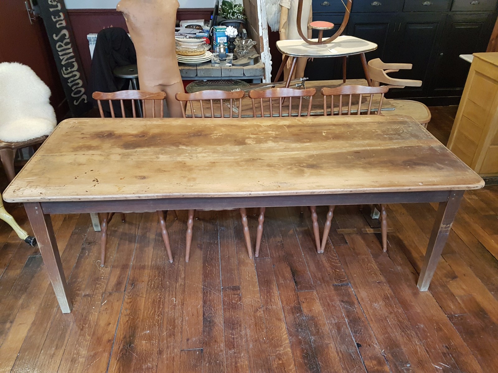 Grande table de repas en pin 