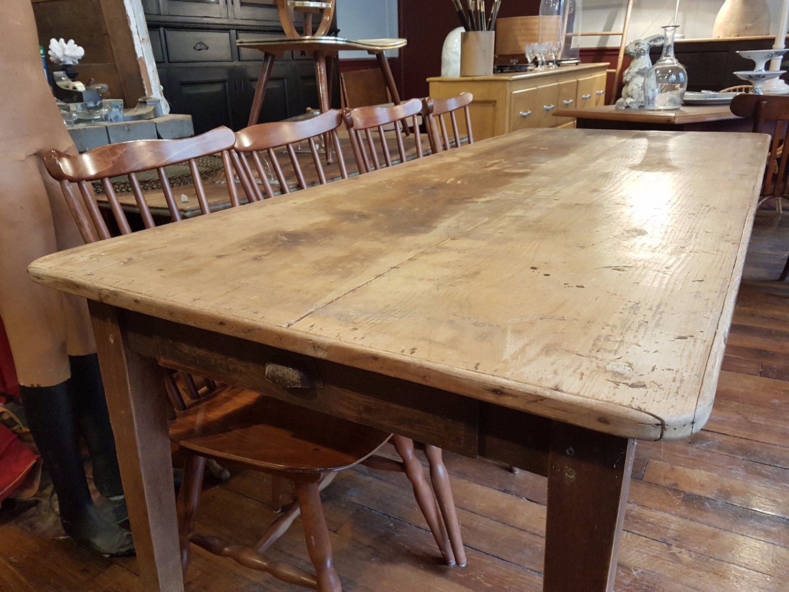 Grande table de repas en pin 