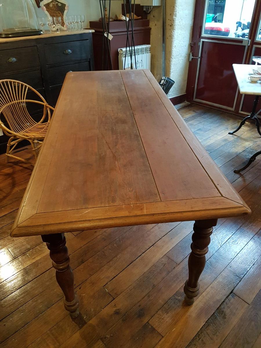 Grande table de repas à pieds tournés en pichpin