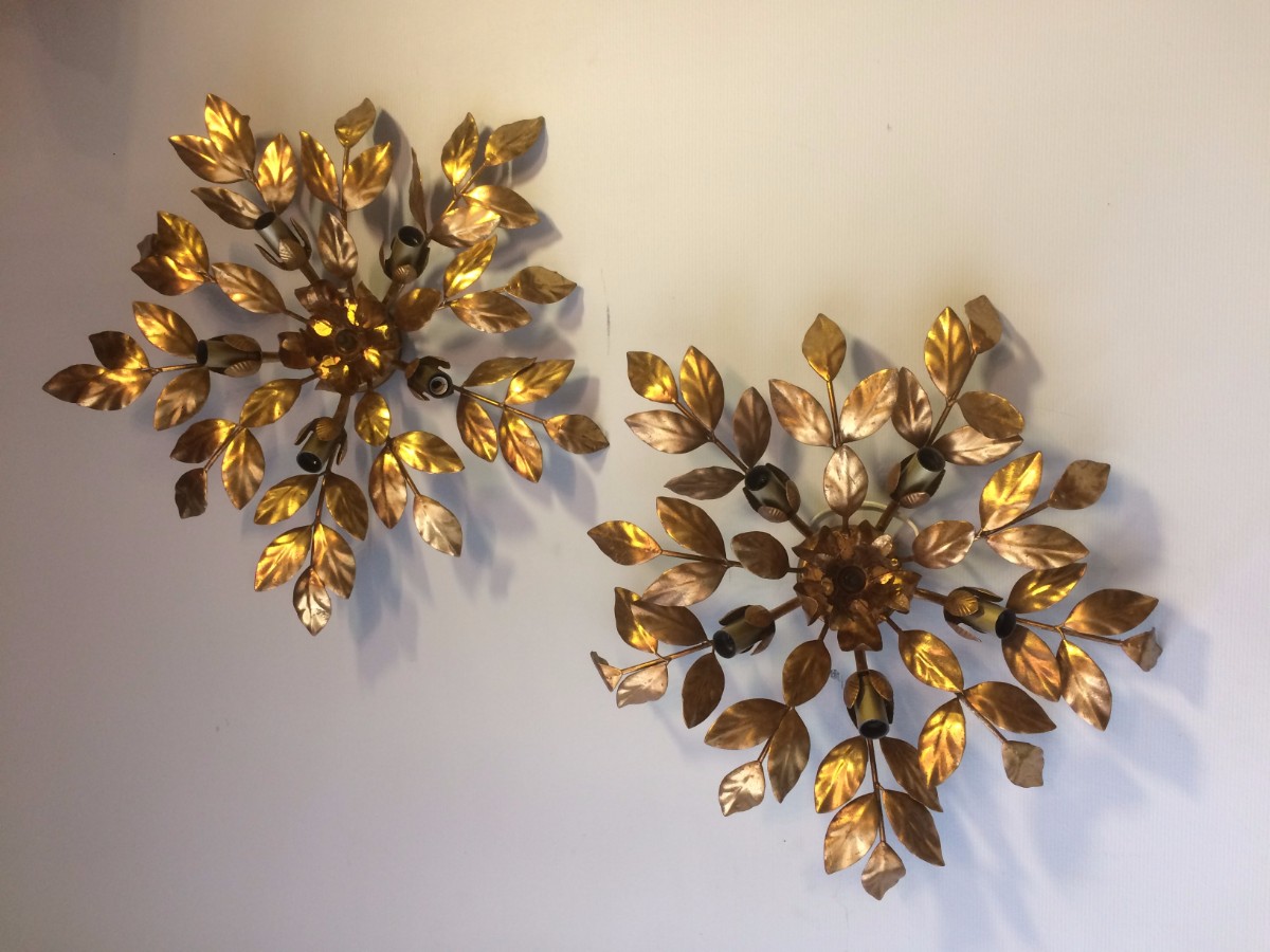 Paire d'appliques à feuillage en laiton