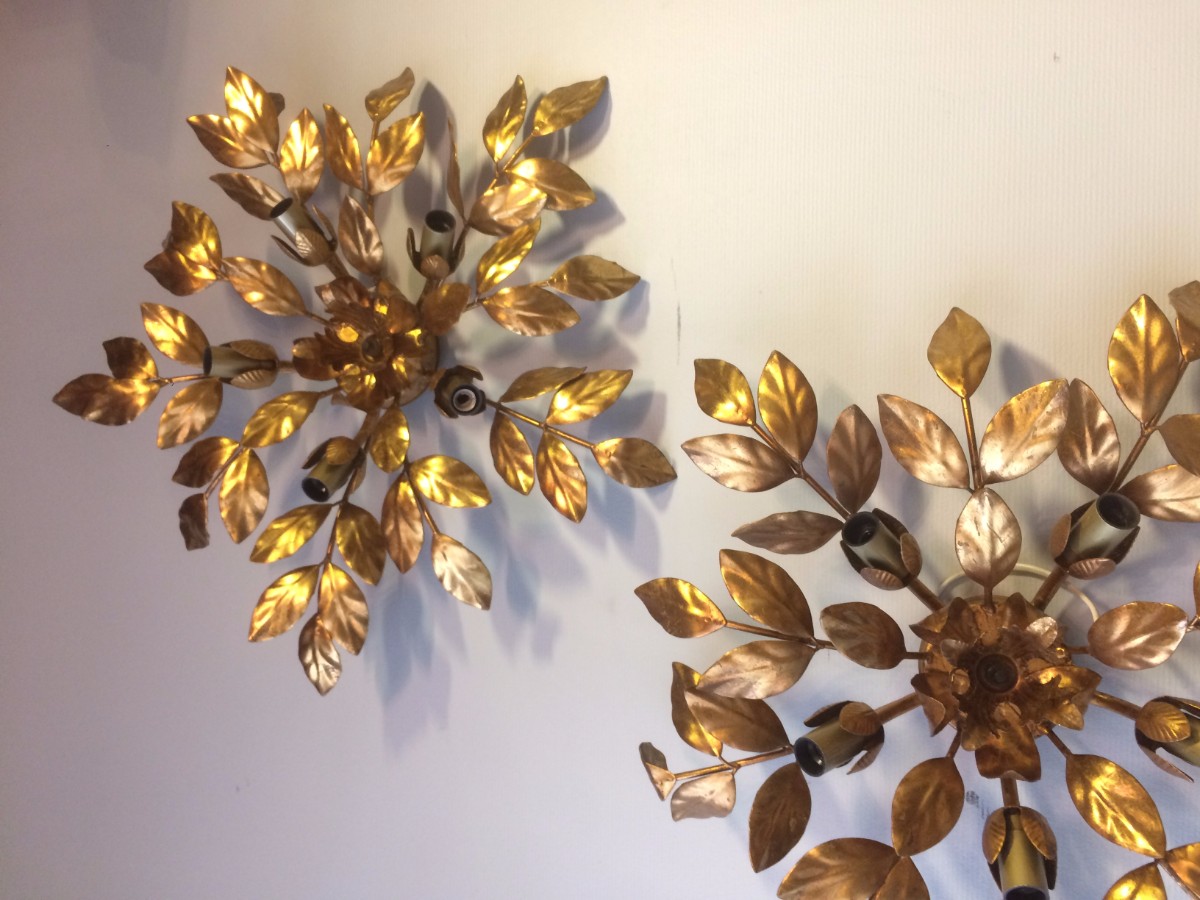 Paire d'appliques à feuillage en laiton