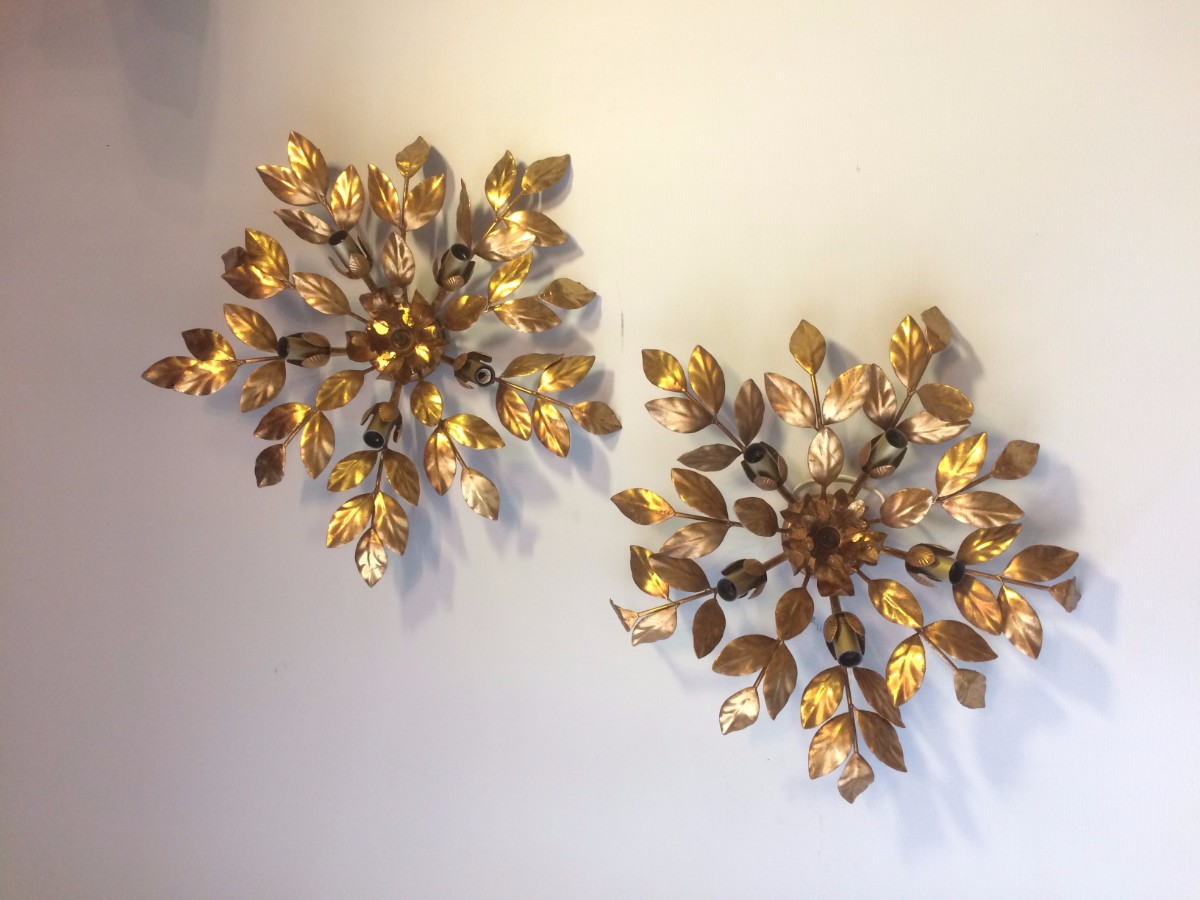 Paire d'appliques à feuillage en laiton