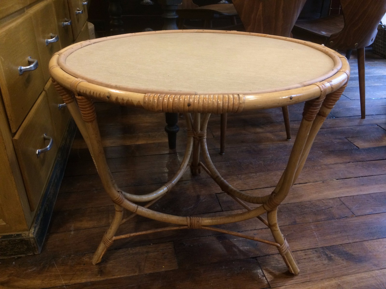 Table basse en rotin vintage