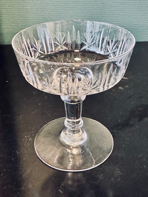 11 coupes à champagne en cristal ciselé