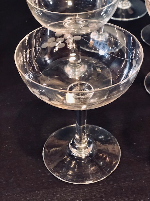 11 coupes à champagne en verre ciselé vintage