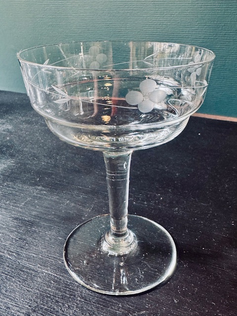 11 coupes à champagne vintage en verre ciselé