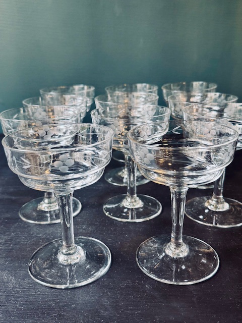 11 coupes à champagne vintage en verre ciselé