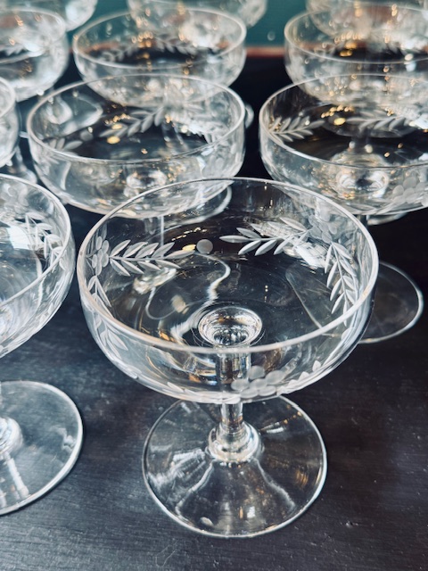 12 coupes à champagne en cristal