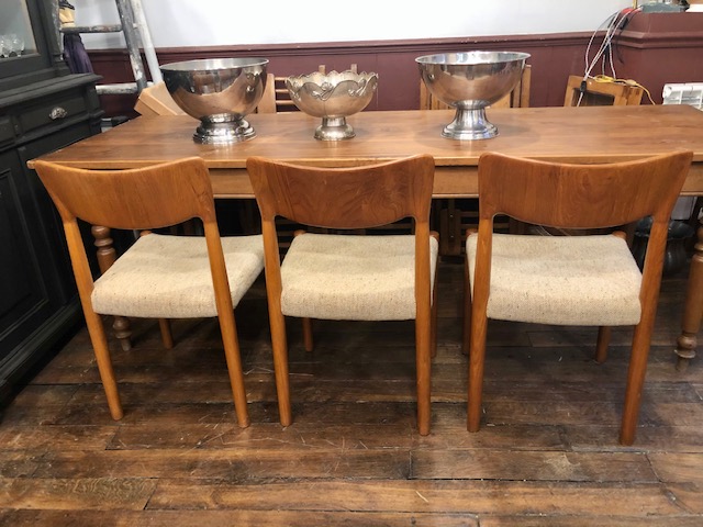 3 chaises vintage scandinaves en teck