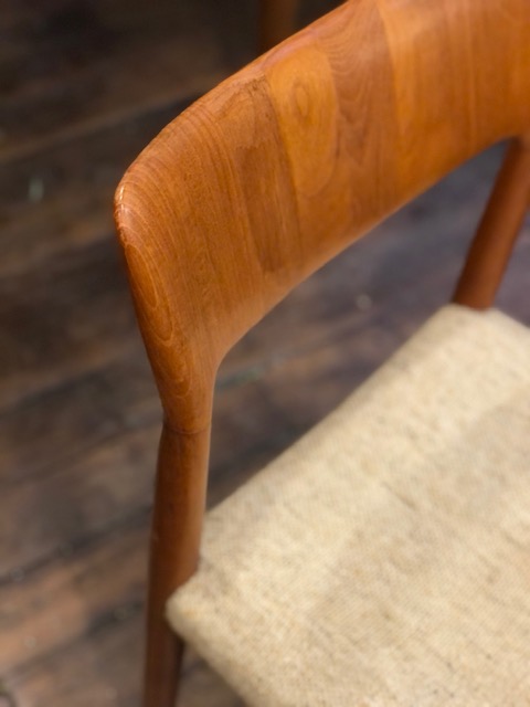 3 chaises vintage scandinaves en teck