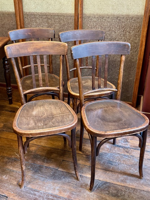 4 chaises de bistrot anciennes