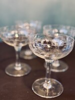 4 coupes à champagne en verre ancien