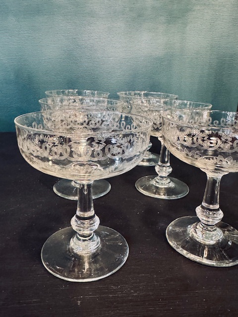 6 coupes à chamapgne anciennes verre gravé