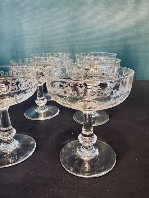6 coupes à chamapgne anciennes verre gravé