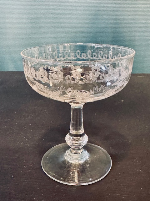 6 coupes à chamapgne anciennes verre gravé