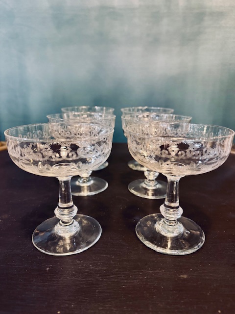 6 coupes à chamapgne anciennes verre gravé