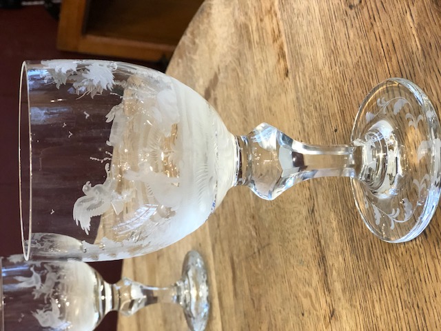 6 grands verres en cristal de Lorraine décor de chasse et pied ballustre