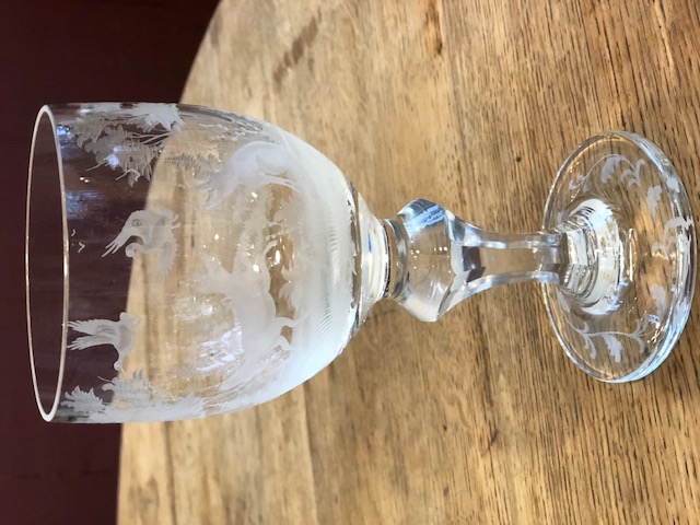 6 grands verres en cristal de Lorraine décor de chasse et pied ballustre