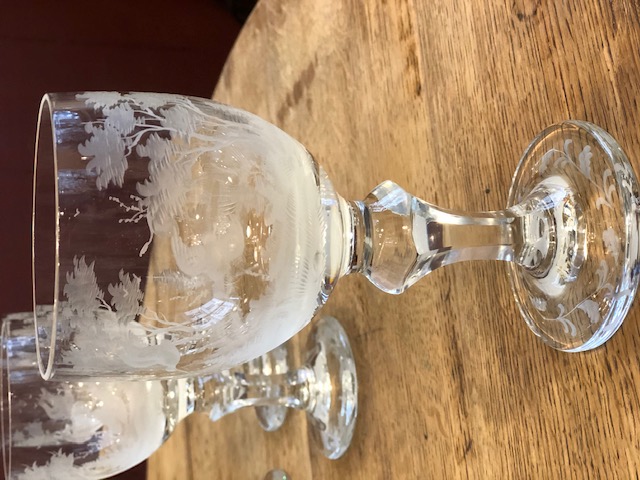6 grands verres en cristal de Lorraine décor de chasse et pied ballustre