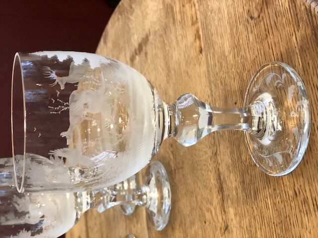 6 grands verres en cristal de Lorraine décor de chasse et pied ballustre
