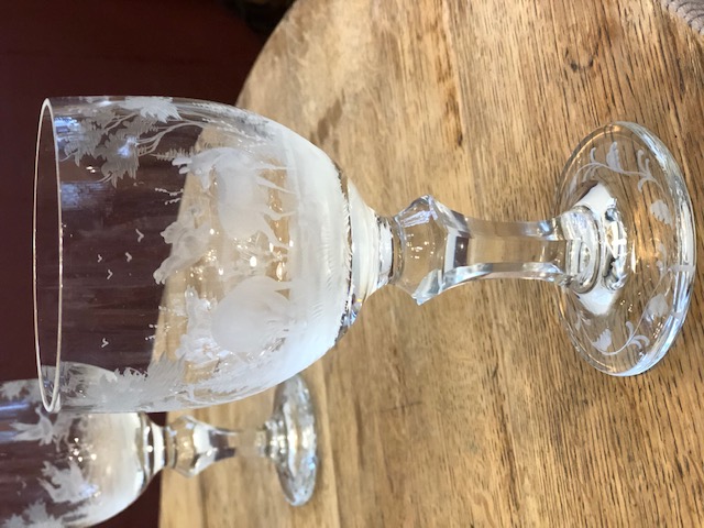 6 grands verres en cristal de Lorraine décor de chasse et pied ballustre