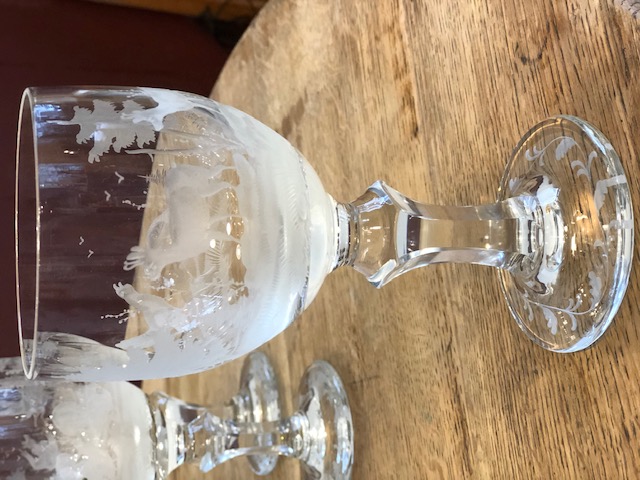 6 grands verres en cristal de Lorraine décor de chasse et pied ballustre