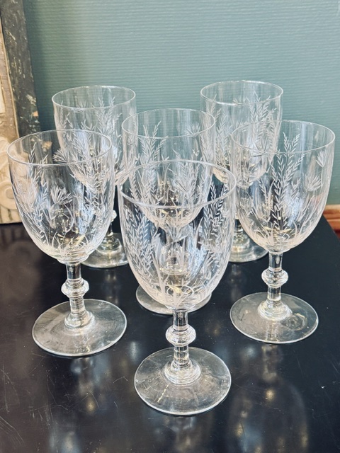 6 grands verres en cristal gravés