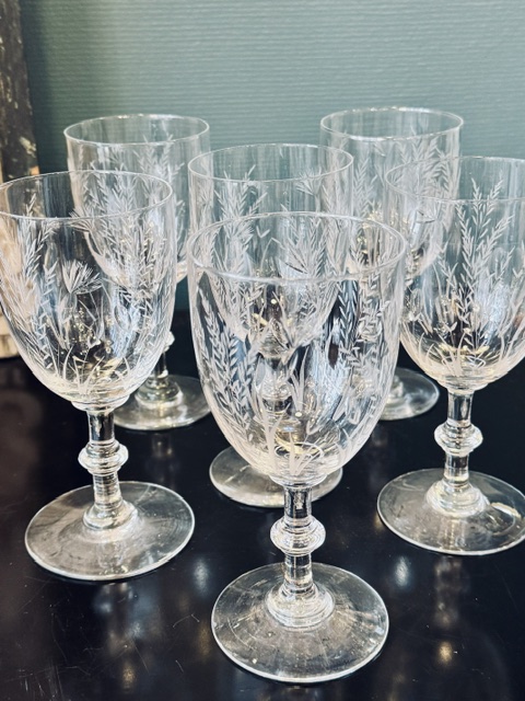 6 grands verres en cristal gravés