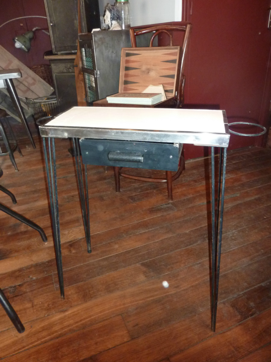 Table d'appoint porte fleur en formica et métal année 50