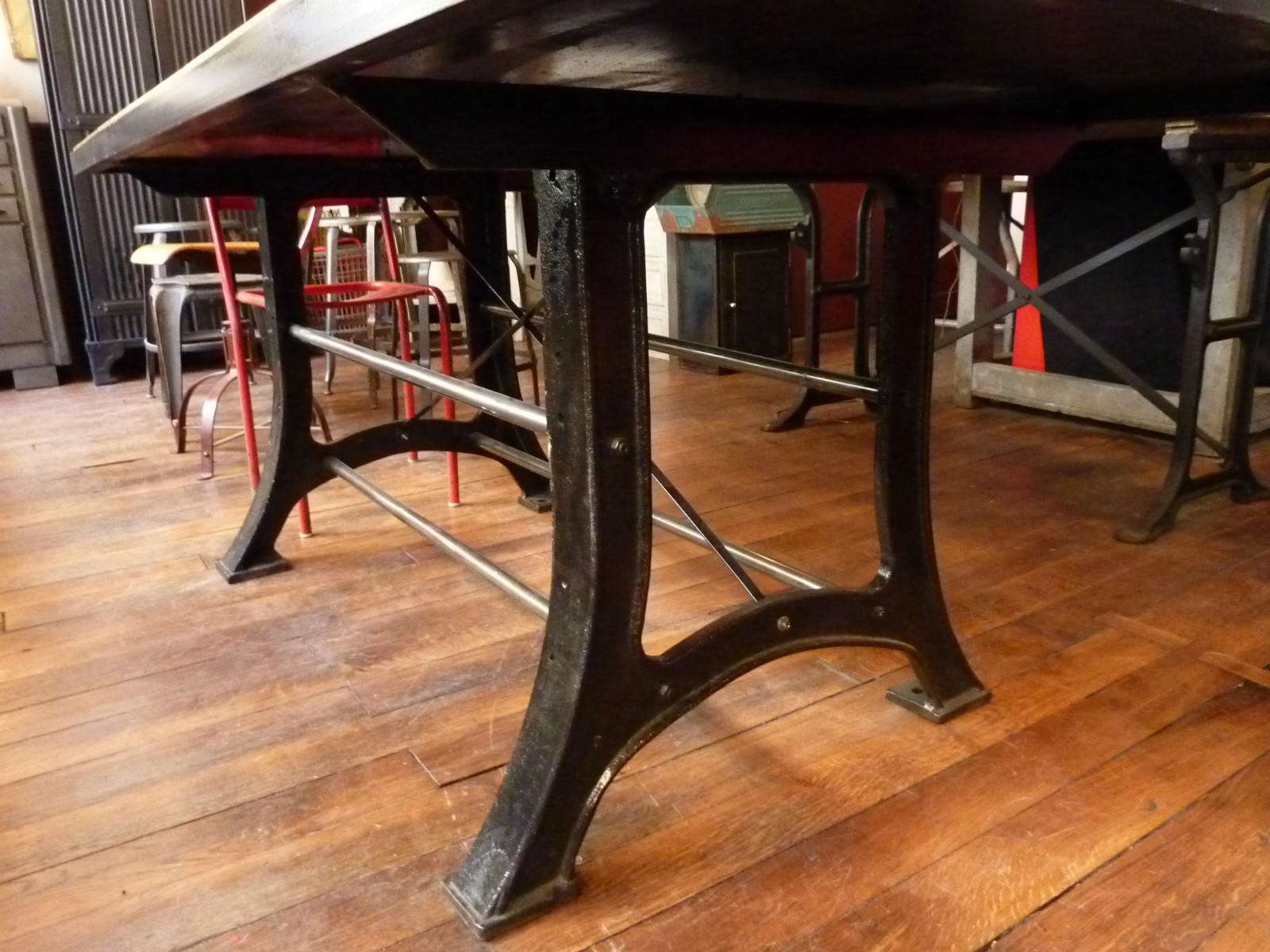 Table industriel métal et bois - piétement en fonte