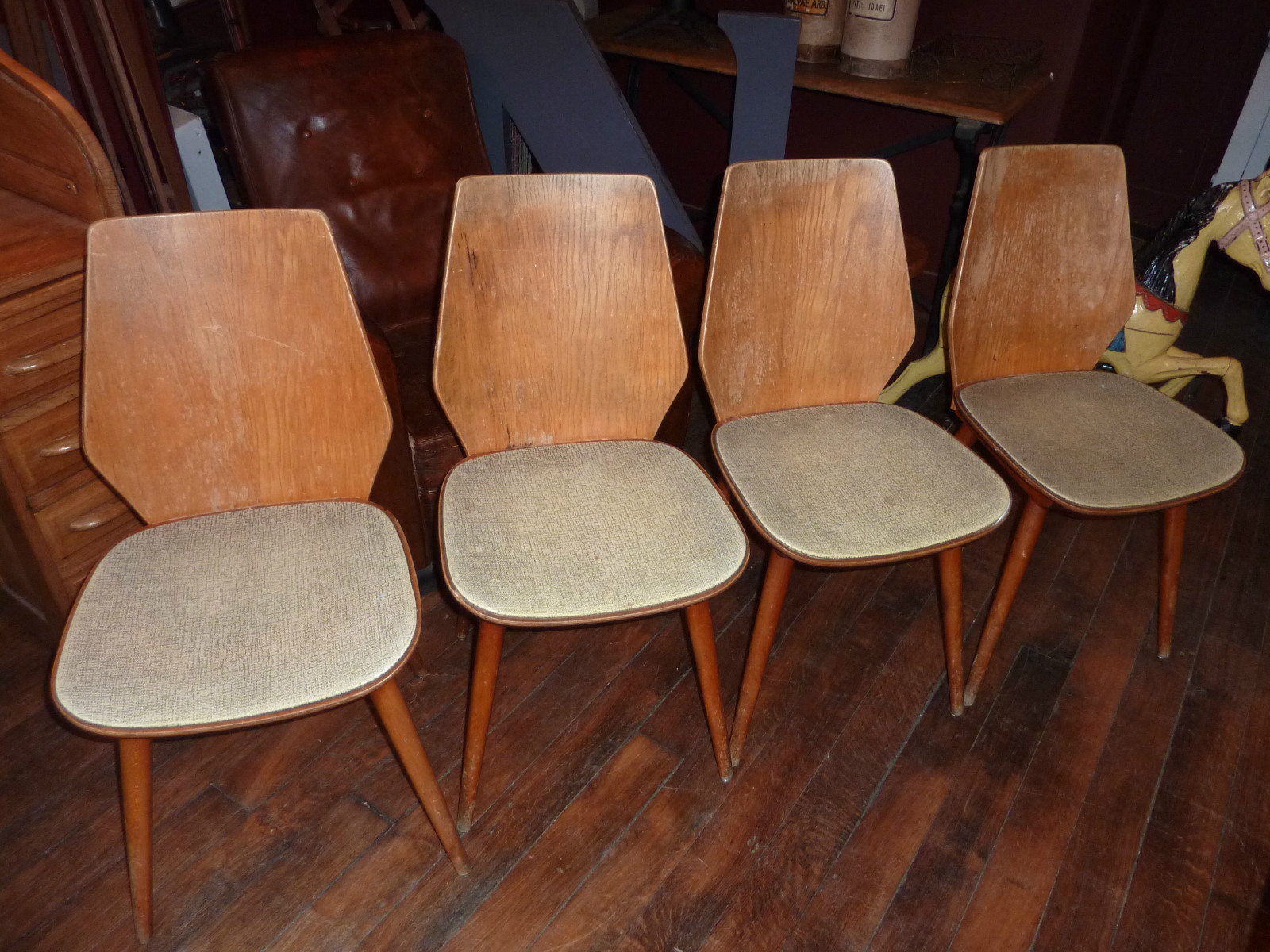 4 chaises Baumann année 50 bois et skai