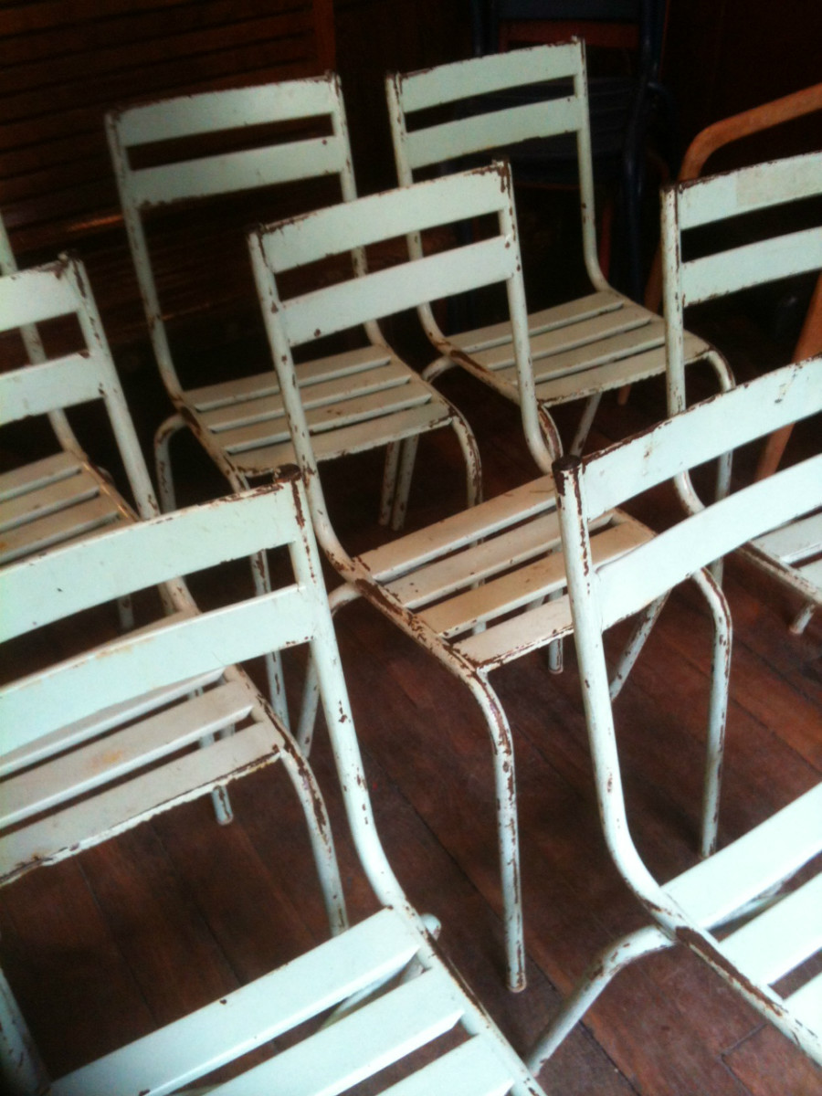 12 chaises de terrasse de bistrot vers 1950