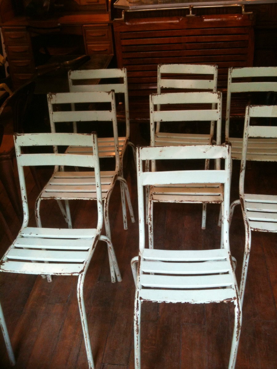 12 chaises de terrasse de bistrot vers 1950