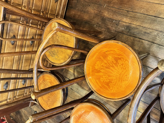 7 chaises de bistrot bois courbé