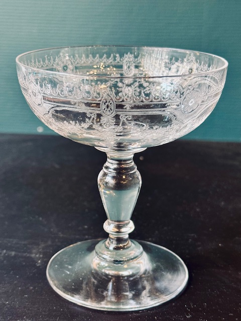 7 coupes à champagne cristal Baccarat rocaille