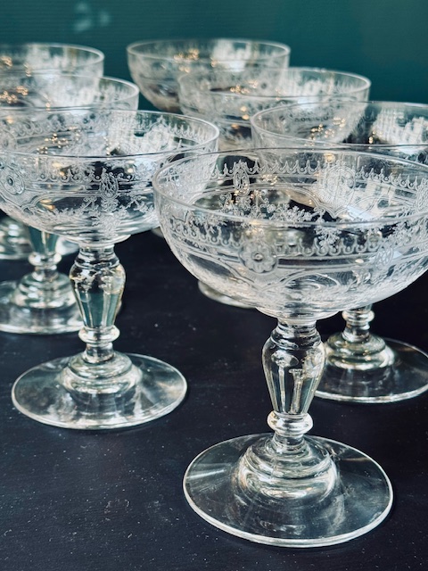 7 coupes à champagne cristal Baccarat rocaille