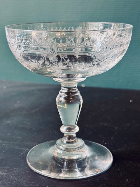 7 coupes à champagne cristal Baccarat rocaille
