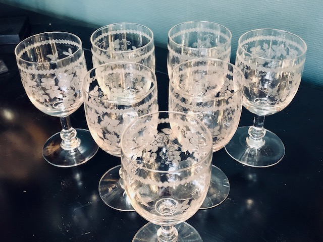 7 grands verres à eau en verre ciselé - Art de la Table - Boutique