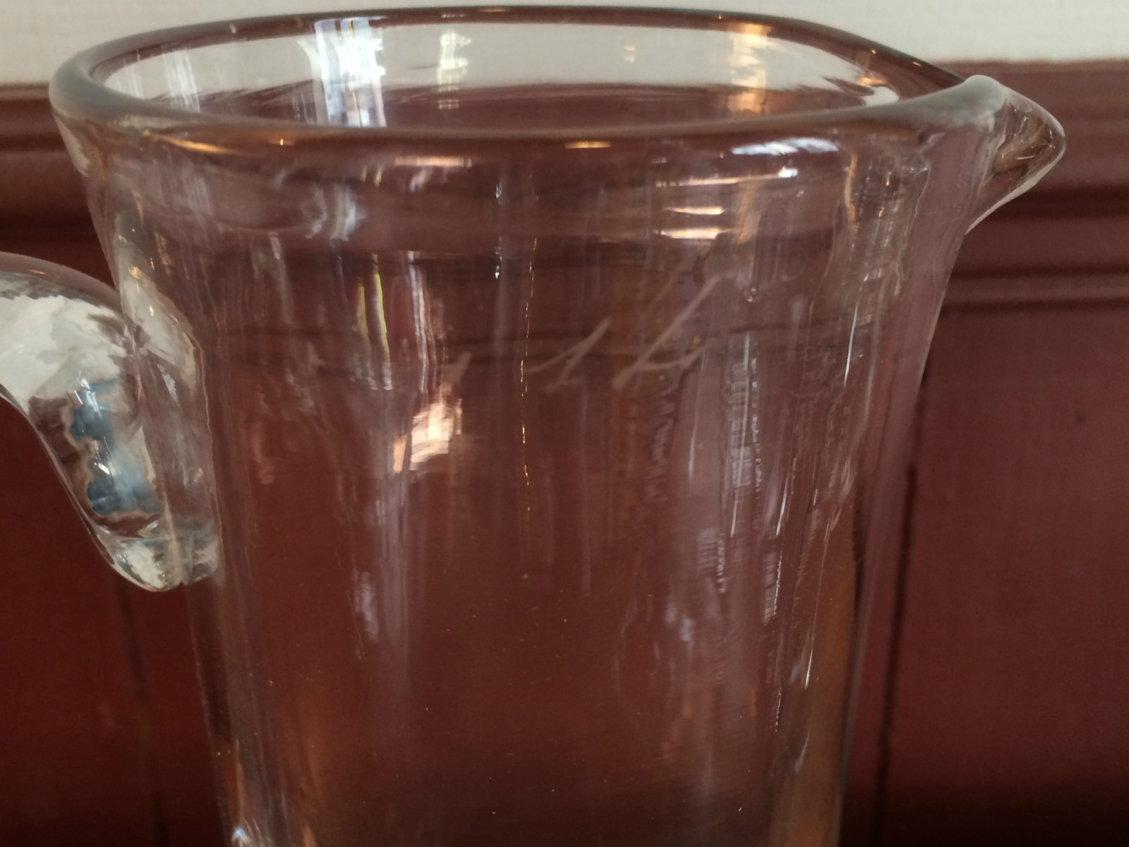 Paire de carafes anciennes en verre gravé fin 19ème