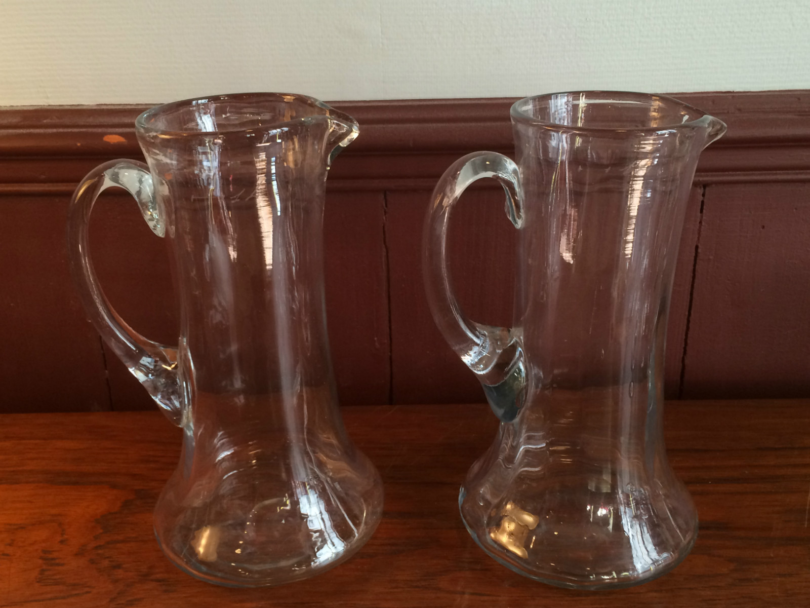 Paire de carafes anciennes en verre gravé fin 19ème