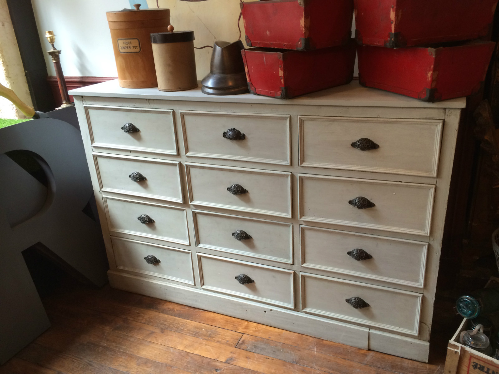 Meuble de mercerie à 12 tiroirs