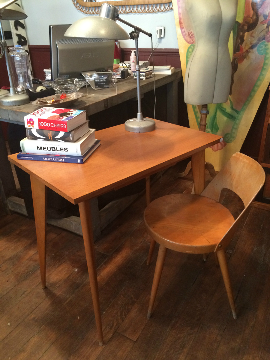 Table de bureau avec tiroir central