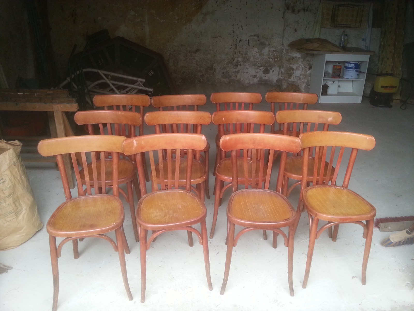 Lot de chaises de bistrot