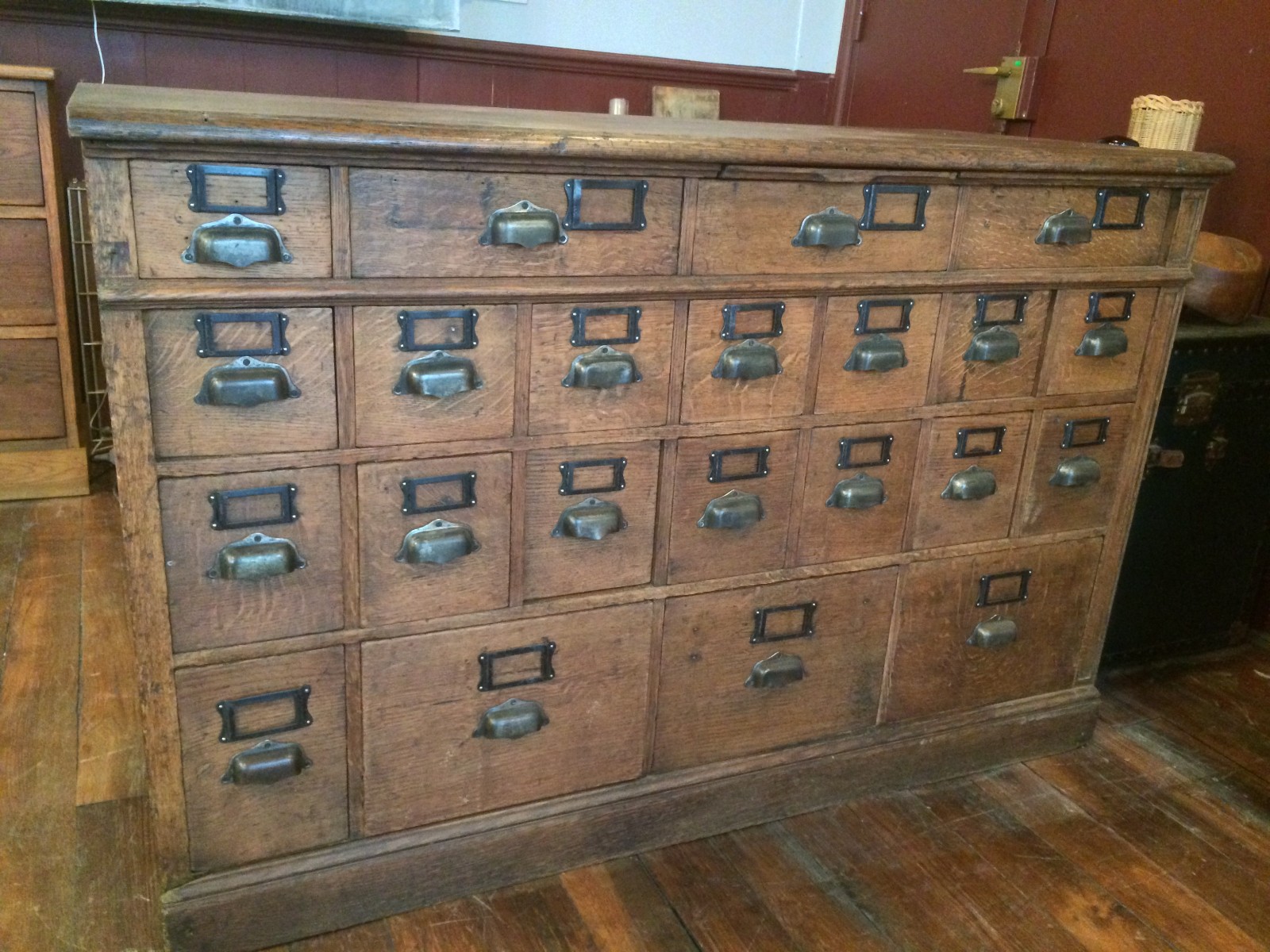 Meuble d'atelier à tiroirs en chêne