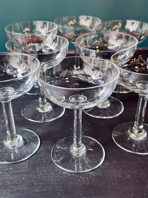 8 coupes à champagne en verre ciselé vintage