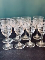8 verres à liqueur gravés