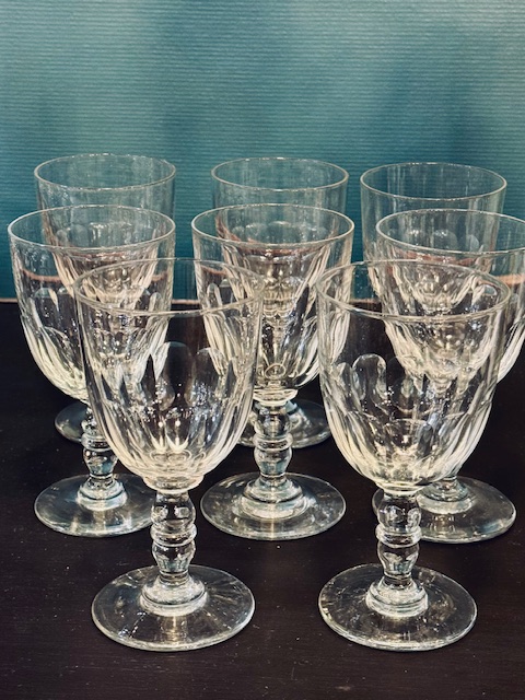 8 verres à pied anciens