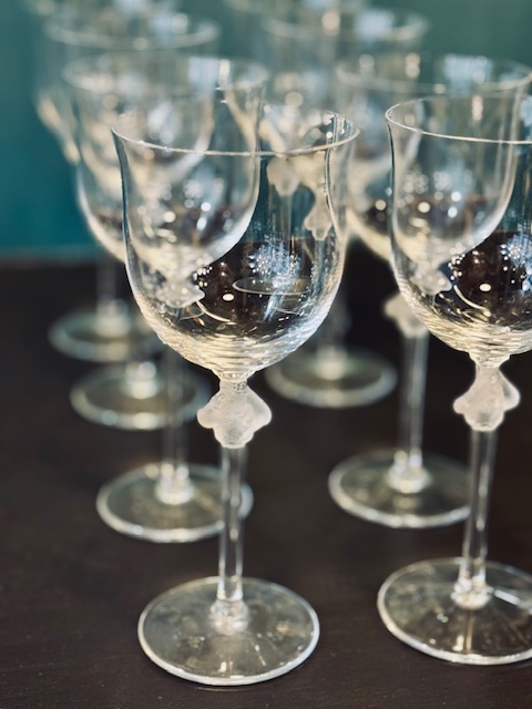8 verres à vin en cristal Lalique modèle Roxane